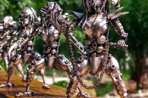 Фигурки из металлолома