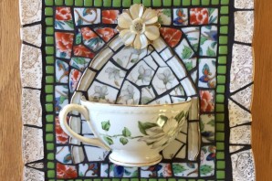 Мозаика из битой посуды своими руками