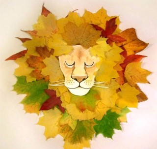 Лев из природного материала