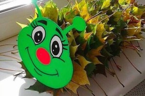 Гусеница осенняя поделка в сад