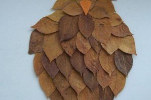 Сова из листьев на бумаге