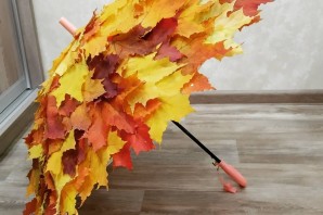 Поделка зонтик из кленовых листьев