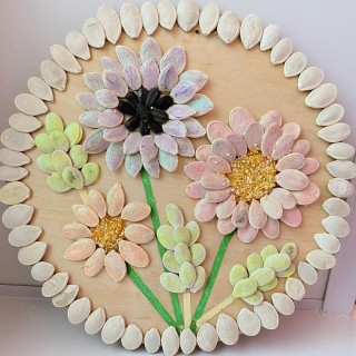 Поделка из пластилина и семян