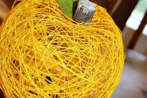 Осенняя поделка из ниток