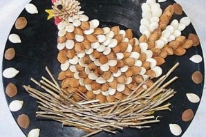 Сова из тыквенных семечек поделка