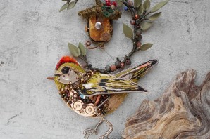 Птички из набитых листьями кульков