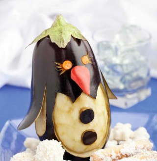 Животное из баклажана поделка