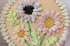 Поделка из семечек и пластилина