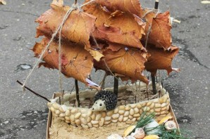 Кораблик из природного материала