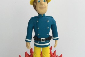 Пожарник из пластилина