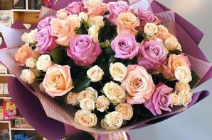 Большой красивый букет роз для девушки