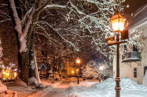 Зимняя улица вечером