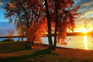 Красивый закат осенью