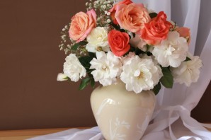 Цветы в вазе розы