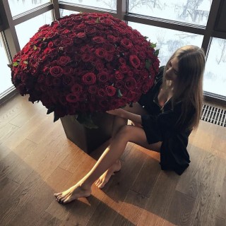 Цветок на длинной ножке