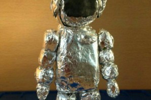 Космонавт из фольги своими руками