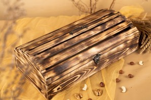 Сундук из природного материала