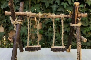 Качели из веток поделка