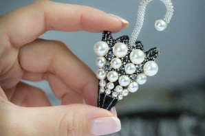 Поделка из бус