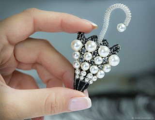 Поделка из бус