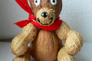 Поделка в садик из грецких орехов