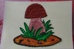 Гриб из пластилина на картоне