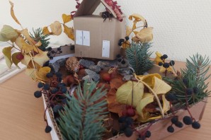 Домик из коробки осенняя поделка