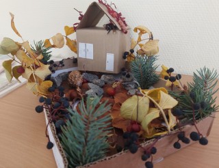 Домик из коробки осенняя поделка