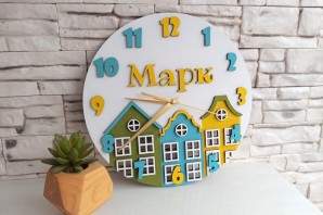 Домик часы из пластилина