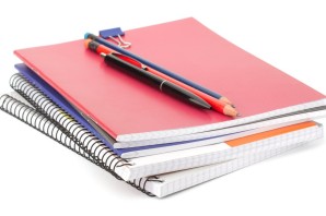 Тетрадь на белом фоне