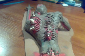 Страшный монстр из пластилина