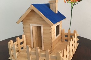 Домик из палочек от дерева