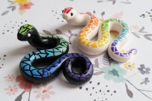 Змея из воздушного пластилина