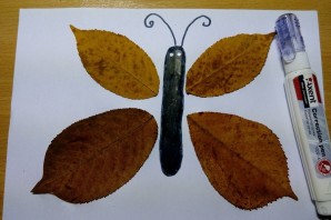 Бабочка из листиков поделка