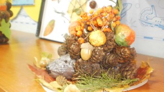 Осенний вернисаж поделки из природного материала