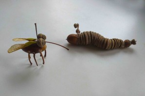 Муха из природного материала