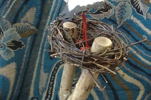 Аист из природного материала