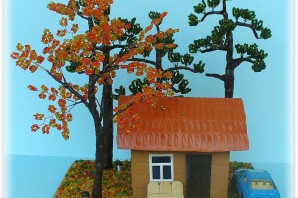 Осенняя поделка домик из цветной бумаги