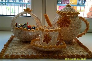 Чайник из сушек поделка