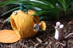 Мышка из тыквы поделка