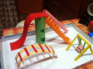 Детская площадка из бумаги