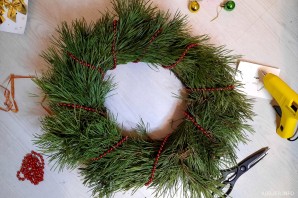 Поделка из еловых веток в садик