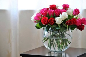 Шикарные розы в вазе