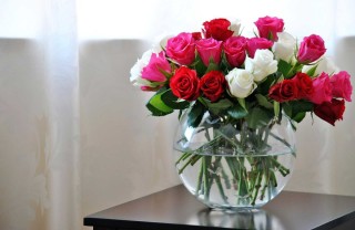 Шикарные розы в вазе