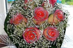 Розы с блестками букеты