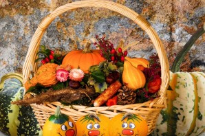 Корзина с овощами на осеннюю ярмарку