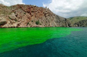 Зеленоватое море