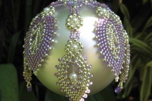 Новогодний шар из бисера