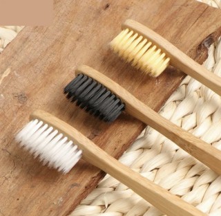 Зубная щетка из дерева