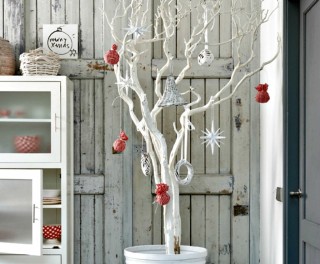 Новогодний декор из веток деревьев